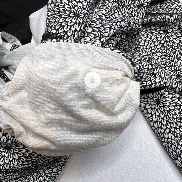 Lululemon plush petal wunder under leggings size 8 - Picture 16 of 16